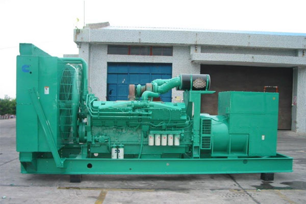 兴安工厂发电机应急发电时如何更准确地检查发电机状态？