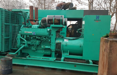 兴安发电机组如何判断水冷式机油散热器内部是否需要清洗？